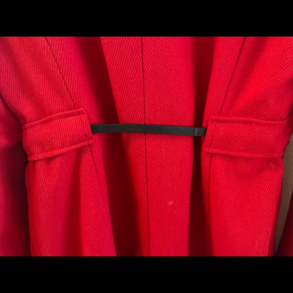 Red coat - Picture 4 of 8